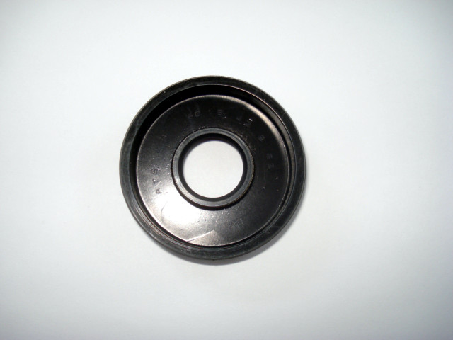 Yamaha Oil seal 15x42x8